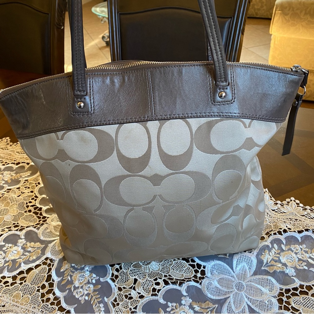 Coach monogram tote - Picture 2 of 11